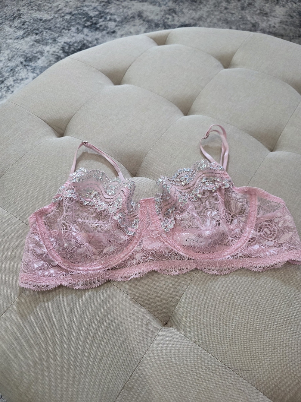 Delicate Pink Lace Underwire Bra with Embellished Accents